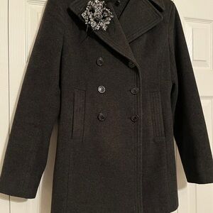 Chic Black Double-Breasted Coat with Brooch